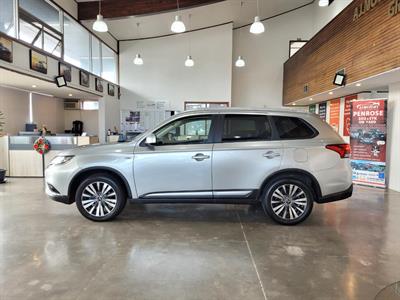 2022 Mitsubishi Outlander - Thumbnail