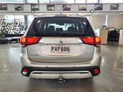 2022 Mitsubishi Outlander - Thumbnail