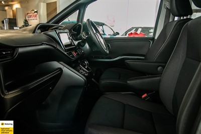 2014 Toyota Noah - Thumbnail