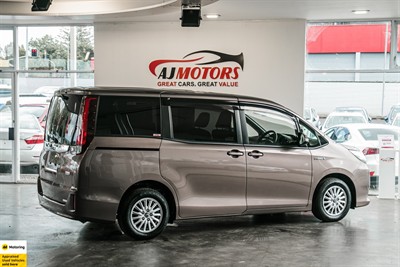 2014 Toyota Noah - Thumbnail