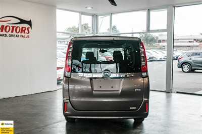 2014 Toyota Noah - Thumbnail