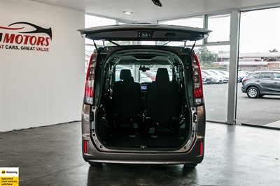 2014 Toyota Noah - Thumbnail