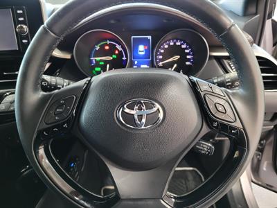 2018 Toyota C-HR - Thumbnail