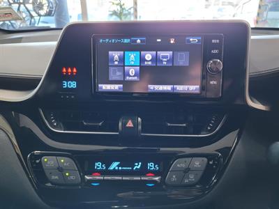 2018 Toyota C-HR - Thumbnail