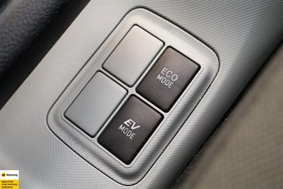 2013 Toyota Aqua - Thumbnail