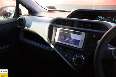 2013 Toyota Aqua - Thumbnail