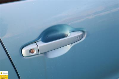 2013 Toyota Aqua - Thumbnail