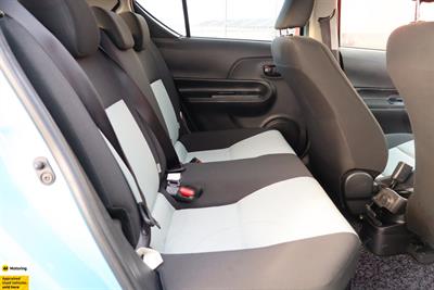 2013 Toyota Aqua - Thumbnail