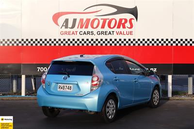 2013 Toyota Aqua - Thumbnail