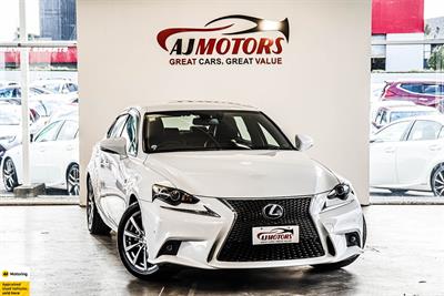 2013 Lexus IS 300h - Thumbnail