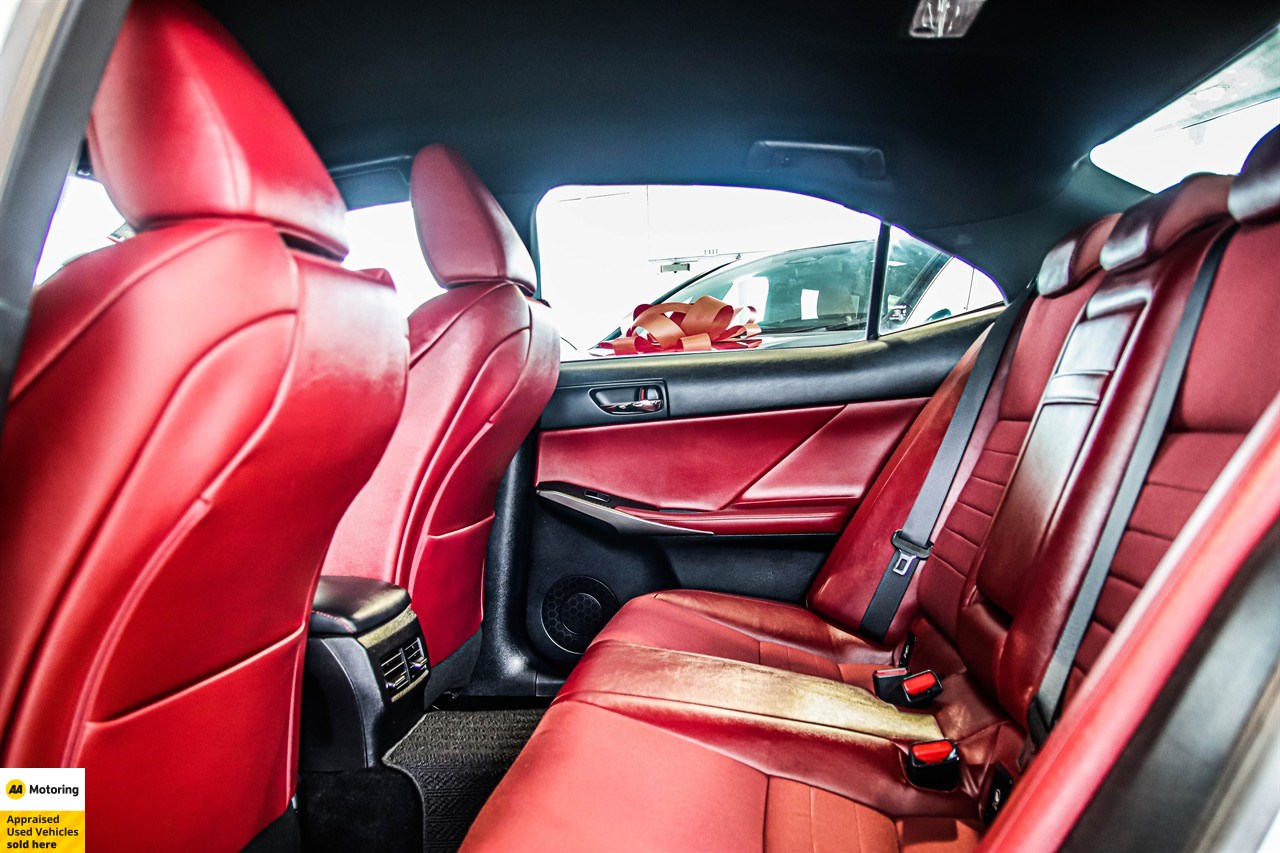 2013 Lexus IS 300h