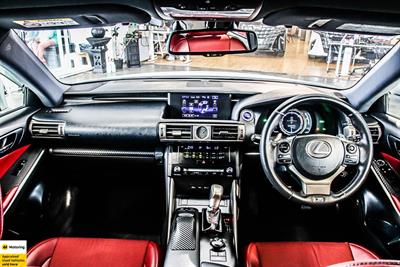 2013 Lexus IS 300h - Thumbnail