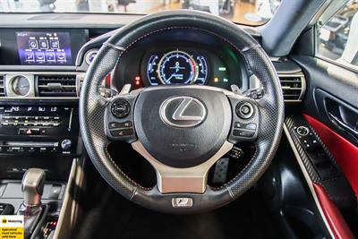 2013 Lexus IS 300h - Thumbnail
