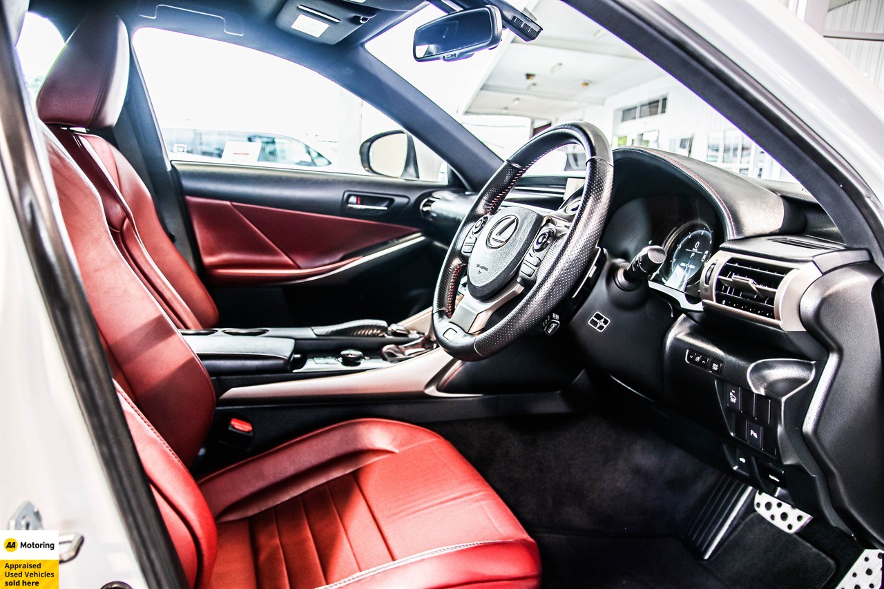 2013 Lexus IS 300h