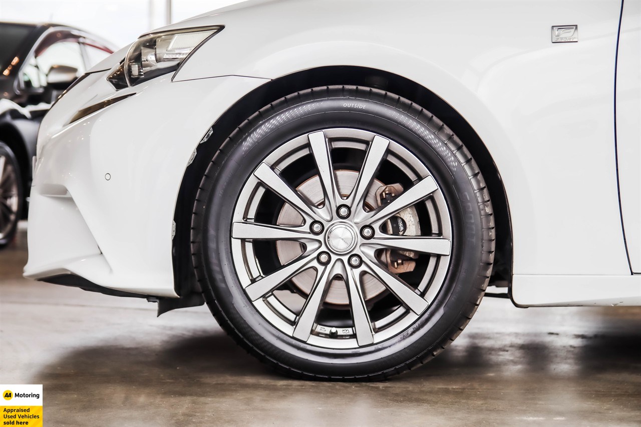 2013 Lexus IS 300h