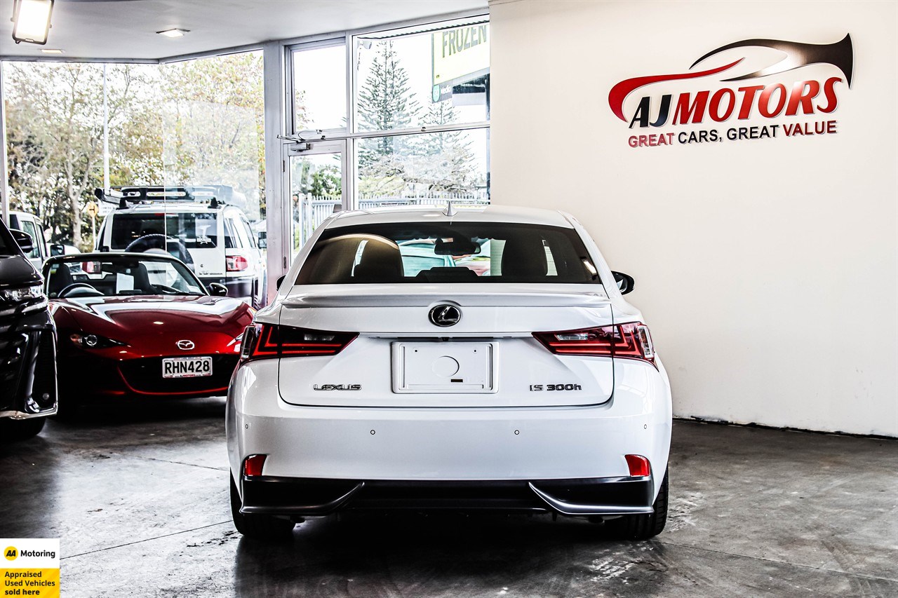 2013 Lexus IS 300h