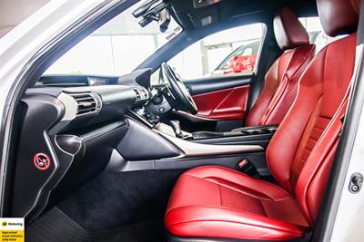 2013 Lexus IS 300h - Thumbnail