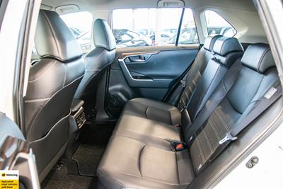 2019 Toyota RAV4 - Thumbnail