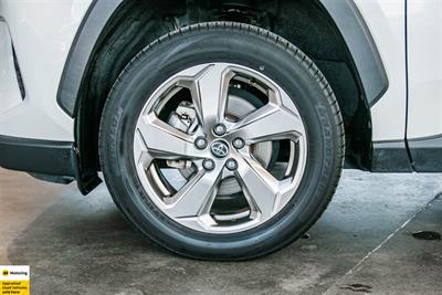 2019 Toyota RAV4 - Thumbnail