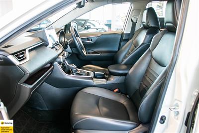 2019 Toyota RAV4 - Thumbnail