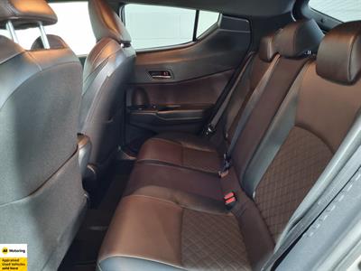 2017 Toyota C-HR - Thumbnail