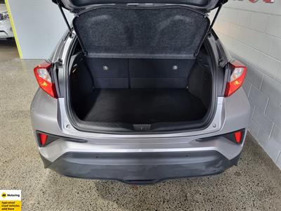 2017 Toyota C-HR - Thumbnail