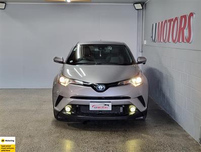 2017 Toyota C-HR - Thumbnail