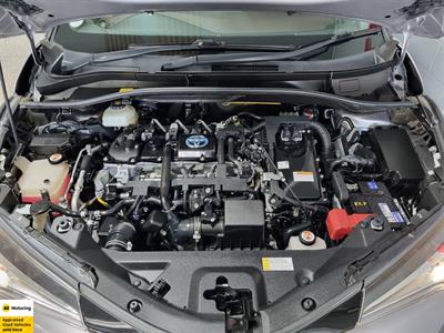 2017 Toyota C-HR - Thumbnail