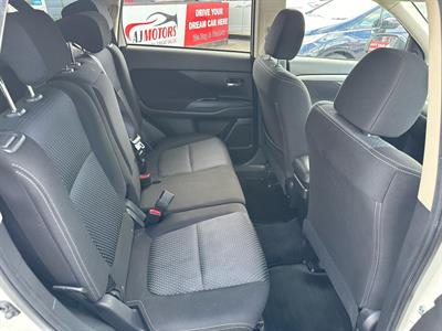 2017 Mitsubishi Outlander - Thumbnail