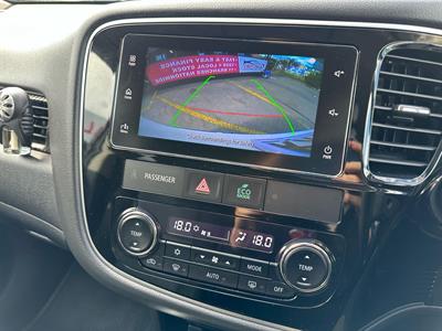 2017 Mitsubishi Outlander - Thumbnail