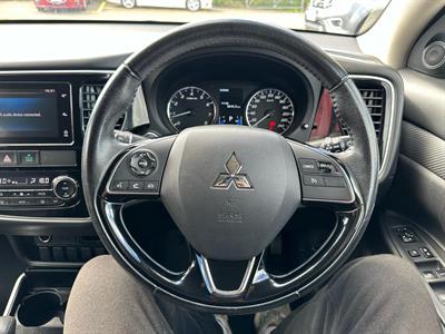 2017 Mitsubishi Outlander - Thumbnail