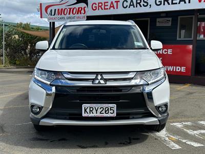 2017 Mitsubishi Outlander - Thumbnail