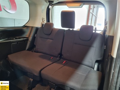 2018 Nissan Serena - Thumbnail