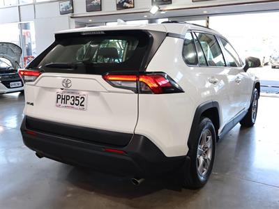 2022 Toyota RAV4 - Thumbnail