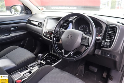 2021 Mitsubishi Outlander - Thumbnail