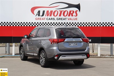 2021 Mitsubishi Outlander - Thumbnail