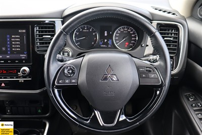 2021 Mitsubishi Outlander - Thumbnail