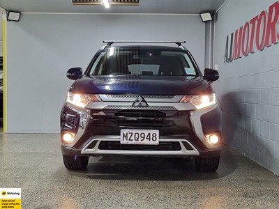 2020 Mitsubishi Outlander - Thumbnail