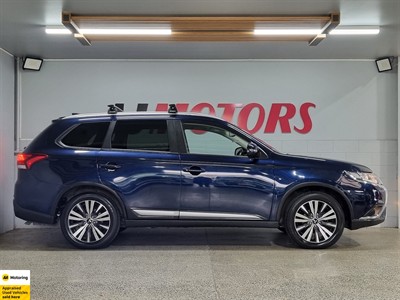 2020 Mitsubishi Outlander - Thumbnail