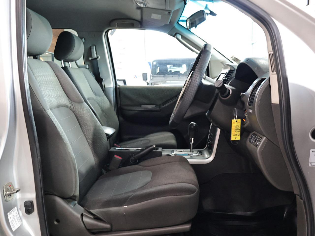 2013 Nissan NAVARA