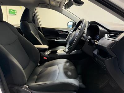 2022 Toyota RAV4 - Thumbnail