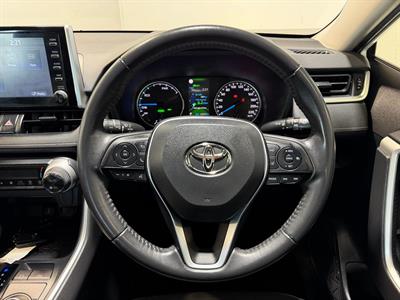 2022 Toyota RAV4 - Thumbnail