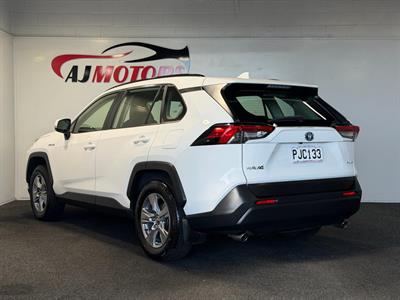2022 Toyota RAV4 - Thumbnail