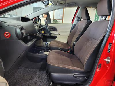 2013 Toyota Aqua - Thumbnail