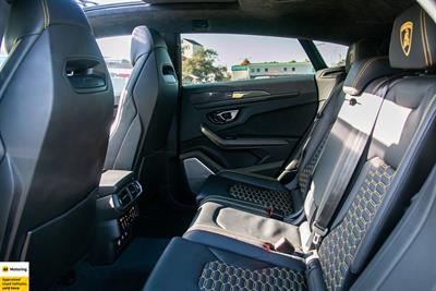 2021 Lamborghini Urus - Thumbnail