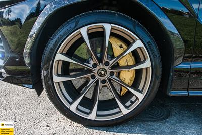 2021 Lamborghini Urus - Thumbnail