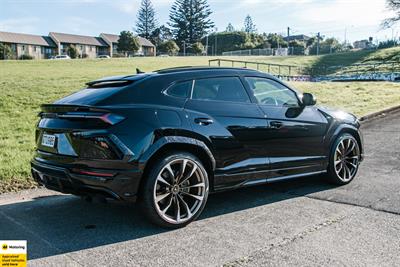 2021 Lamborghini Urus - Thumbnail