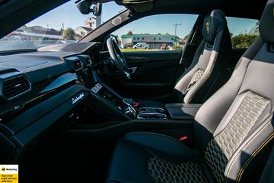 2021 Lamborghini Urus - Thumbnail