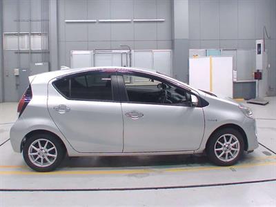 2017 Toyota Aqua - Thumbnail