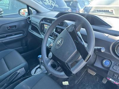 2017 Toyota Aqua - Thumbnail